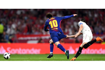 メッシは止められない…ということが一目で分かる象徴的な一枚の写真 画像