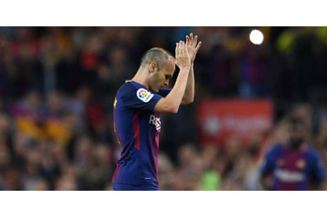 ジダン、いい人だ！去るイニエスタをハグするために5分も待つ 画像