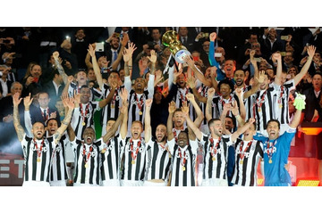 ブッフォン、なぜトロフィーを掲げなかった？「後輩思い」な理由がイイ 画像