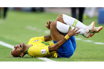 「ネイマールよ！」カントナの“痛烈カバン”動画が話題に 画像