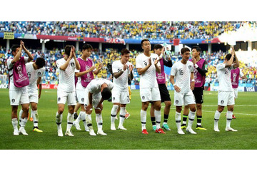 W杯から帰国の韓国代表に生卵…その映像が話題に 画像