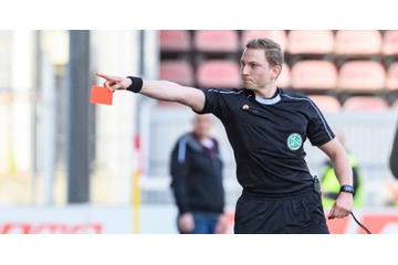 プレミアリーグ、「監督へのレッドカード」を導入！累積警告で出場停止も 画像