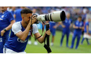 こんなチームメイトは最高だ！シャルケの選手たち、野次られた仲間に「神対応」 画像