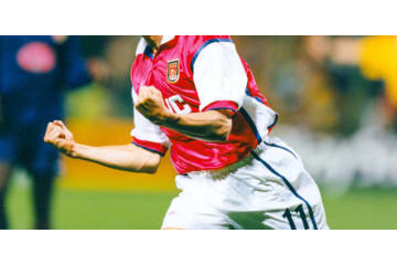 アーセナルでエジルの前に「背番号11」だった5人の選手、全員わかる？ 画像