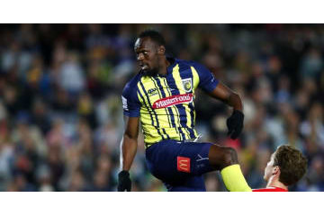 ボルト、ゴール未遂も！「実戦デビュー」でのプレーを動画で見る 画像