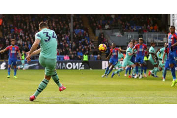 アーセナル“DF”ジャカ、「監督との合作フリーキック」で超ゴール！ 画像