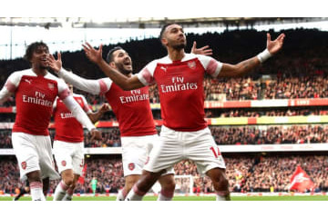 アーセナルFWに「バナナの皮」を投げたトッテナムファン、逮捕される 画像