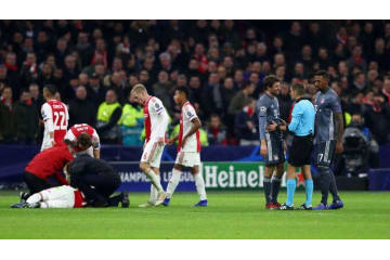 CLで衝撃ケンカキックをぶちかましたT・ミュラー、謝罪する 画像