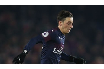 「今のエジルは幽霊みたいだ…」アーセナルOBプティが辛辣な指摘 画像