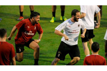 イグアイン、ガットゥーゾ監督を“削る”！動画で見てみると… 画像