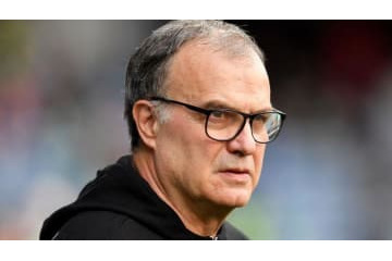 「スパイ疑惑」で抗議されたビエルサ監督、記者会見で70分講義する 画像