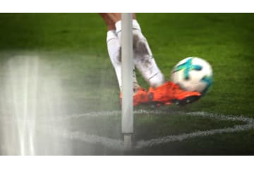 小林祐希も唖然…直接CKが「無人のゴール」に突き刺さる驚愕弾！ 画像