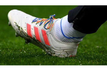 アディダス、女子W杯で男子と同額のボーナスを支給へ 画像