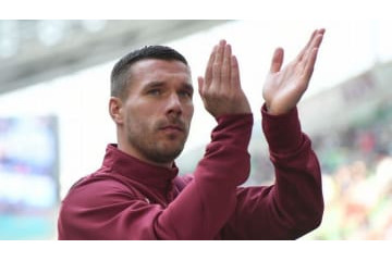 神戸MFポドルスキ、今季初ゴールで「四股パフォーマンス」だ…稽古の効果か！ 画像