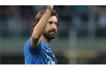 39歳ピルロ、レジェンドマッチで美フリーキック！見るしかない 画像