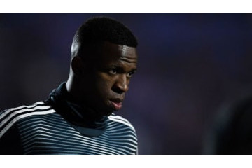 レアルの超新星ヴィニシウス、彼女が発覚か？！セクシーモデルとホテルで… 画像