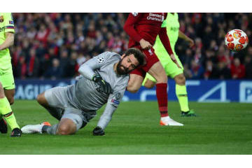 まさにバルサキラー！GKアリソンの「超ビッグセーブ集」も見逃せないぞ 画像