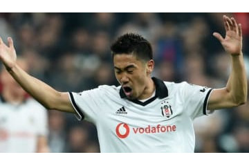 香川真司、痛すぎるミスに相棒が怒る！？動画で見てみると… 画像