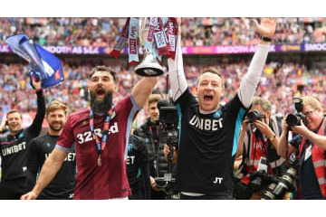 アストン・ヴィラ、プレミア昇格決定！あのジョン・テリーも感極まる 画像