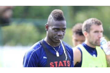 悪質タックルのバロテッリ、厳しい処分に。去就にも大きな影響か 画像