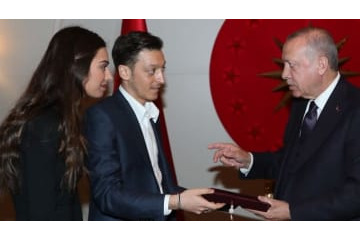 エジルと嫁、結婚式で祝儀断る！逆に「子供1000人の手術費」 を寄付 画像