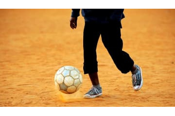 先輩が新人の肛門にペン挿す…有名サッカースクールで性的虐待 画像