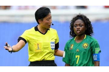 大問題の女子W杯カメルーン戦…中国人主審、「VARを2度ムシ」 か 画像