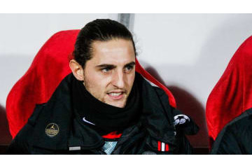 ついにユーヴェ到着のラビオ！飛行機から降り立つ瞬間はこんな感じ 画像