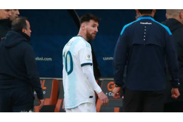 メッシ、なぜ一発退場になった？本人が漏らした「理由」が意味深 画像