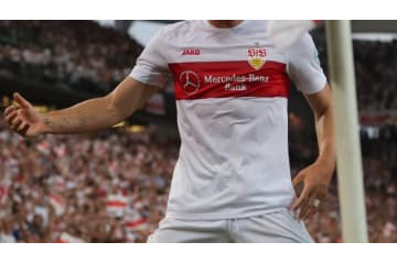 名門シュトゥットガルト、なんと選手全員がGKユニを着用へ！なぜ？ 画像