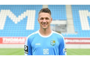 「右翼の隣に座った」元RBライプツィヒ主将が電撃解雇に 画像