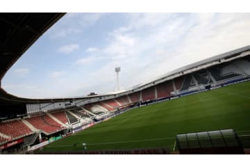 菅原由勢のAZ、なんとスタジアムがぶっ壊れる…「衝撃画像」がこれ 画像