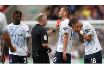 エヴァートン、プレミア開幕戦で「1年前のアウェイユニ」着る…なぜ？ 画像