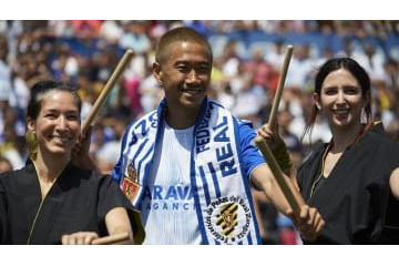 香川のお披露目に地元ファンが大集結！「英雄」のような歓迎ぶりがこれ 画像