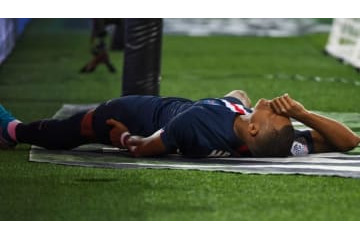 エムバペとカバーニが負傷でPSG緊急事態…「怪我の場面」がこれ 画像