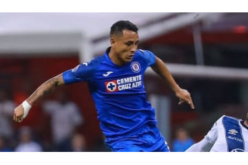 GKも硬直！試合終了間際の「超絶キャノンシュート」がこれ 画像