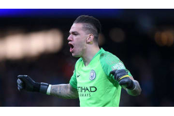 GKエデルソンの「世界記録を超えるロングシュート」がこれ 画像