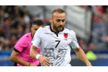 グリーズマン翻弄！レマール股抜き！アルバニアMFの神テクがこれ 画像