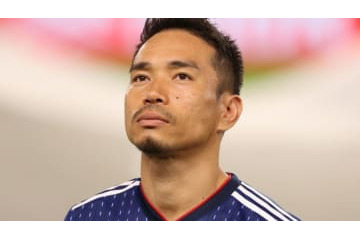 長友佑都、愛されすぎ！33歳誕生日の「手荒い祝福」がこれ 画像