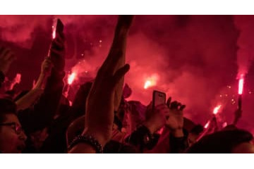 これはヤバい！アルバニアダービーの「ファン暴動」が危険すぎる 画像