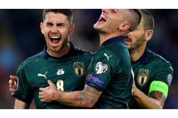 イタリア代表、物議醸す「緑ユニフォーム」 あなたはどう思う？ 画像