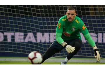 シティGKエデルソン、ブラジル代表を救った「鬼反応」がこれ 画像