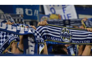 世界も驚く！J2で起きた仰天の「超ロングシュート2連発」がこれ 画像