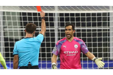 シティGKブラボやっちまった…「途中交代からの一発レッド退場」がこれ 画像