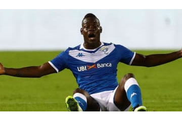 ついにデビューのバロテッリ「ロッカーでタバコ疑惑」映像がこれ 画像