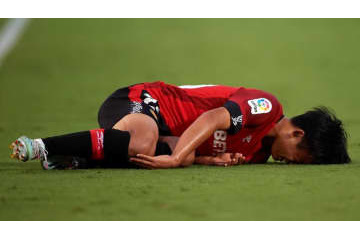 久保建英、あぶねぇ…「激しく削られた恐怖タックル」がこれ 画像