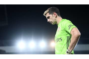 アーセナルGK、解任のエメリに謝罪 「選手のせい」 画像