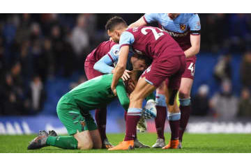 33歳GK、プレミアリーグデビューで男泣き！「感動の涙」がこれ 画像