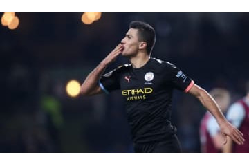 エグい…シティMFロドリの「ボールが浮き上がる電撃シュート」がこれ 画像