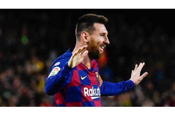 メッシ、バルサ選手たちから「ペシペシ叩かれるシーン」がこれ 画像